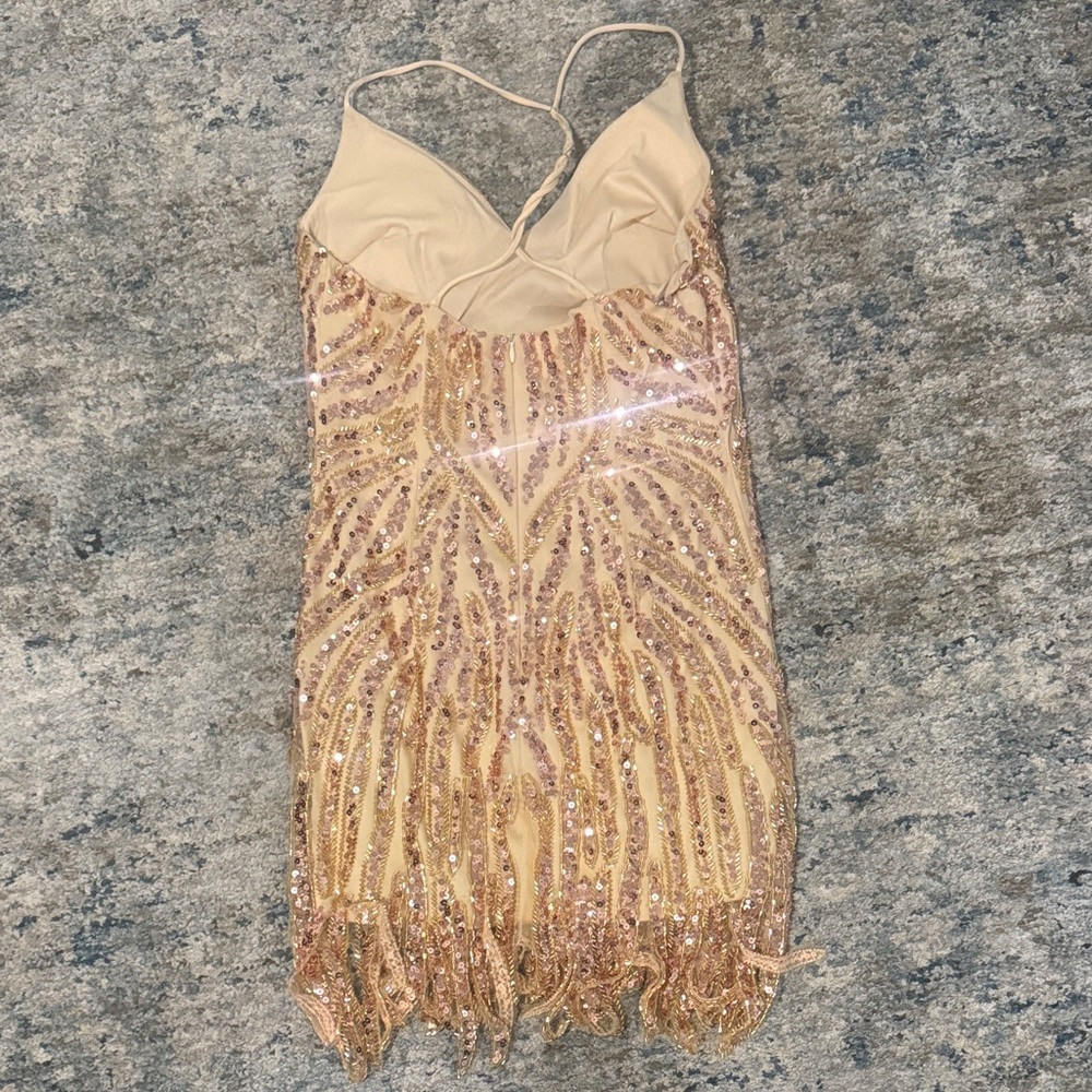 Elegant Gold Sequin Dress - Picture 2 of 3